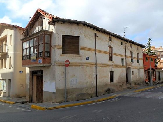 Foto 1 de Chalet en venta en Medina de Pomar de 6 habitaciones con balcón