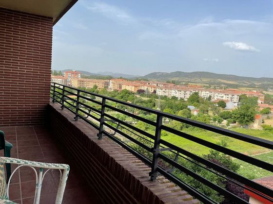 Foto 1 de Pis en venda a Medina de Pomar de 4 habitacions amb terrassa i balcó