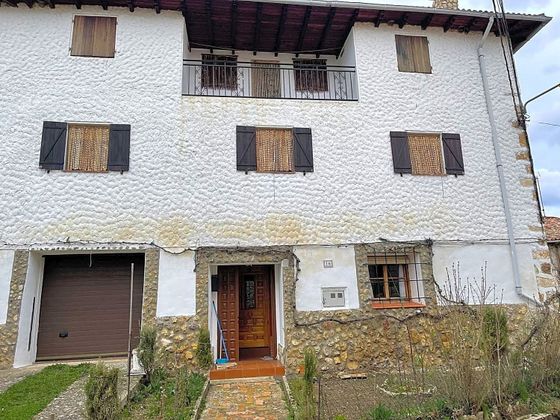 Foto 2 de Casa en venta en Medina de Pomar de 4 habitaciones con terraza y garaje