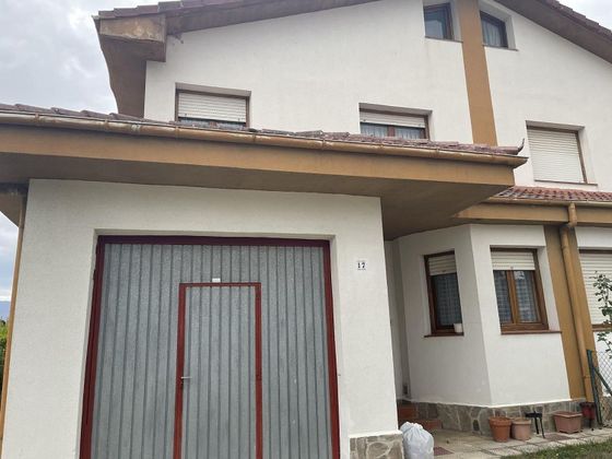 Foto 1 de Casa en venda a Medina de Pomar de 4 habitacions amb terrassa i garatge