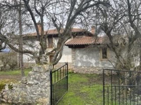 Foto 1 de Xalet en venda a Junta de Traslaloma de 4 habitacions amb terrassa i jardí