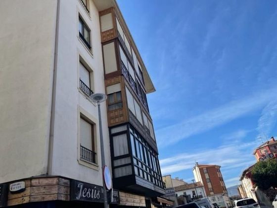 Foto 1 de Piso en venta en Medina de Pomar de 4 habitaciones con terraza y balcón