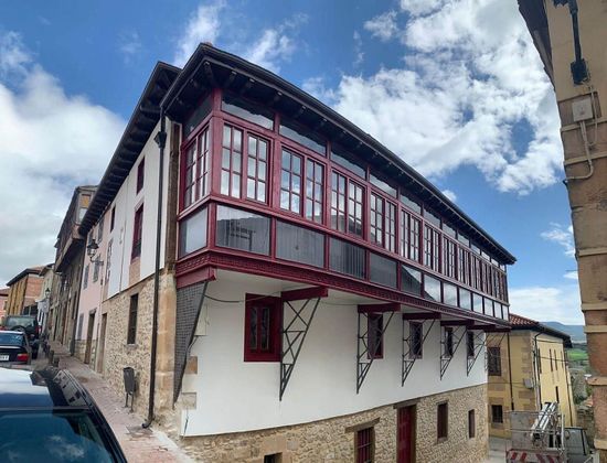 Foto 1 de Xalet en venda a Medina de Pomar de 5 habitacions amb balcó