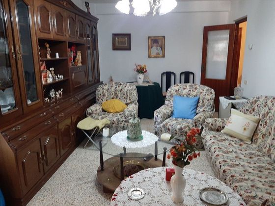 Foto 2 de Xalet en venda a calle Paraguay de 3 habitacions amb terrassa i garatge