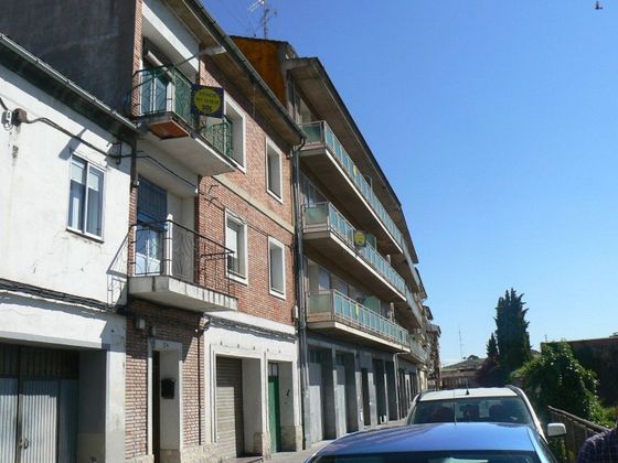 Foto 1 de Piso en venta en calle Calvario de 3 habitaciones con terraza y garaje