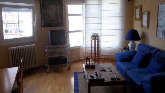 Foto 2 de Alquiler de piso en calle Santiago de 2 habitaciones con muebles y aire acondicionado