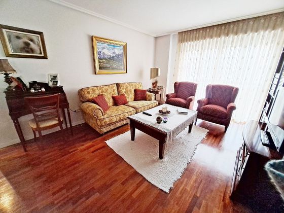 Foto 2 de Piso en venta en Lakua - Arriaga de 3 habitaciones con calefacción y ascensor