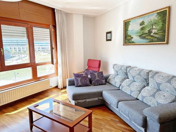Foto 1 de Piso en venta en Lakua - Arriaga de 2 habitaciones con terraza y jardín
