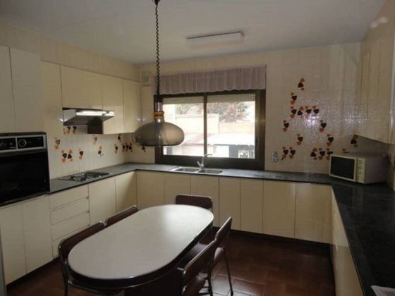 Foto 2 de Casa en venta en Torrelavit de 4 habitaciones con terraza y garaje
