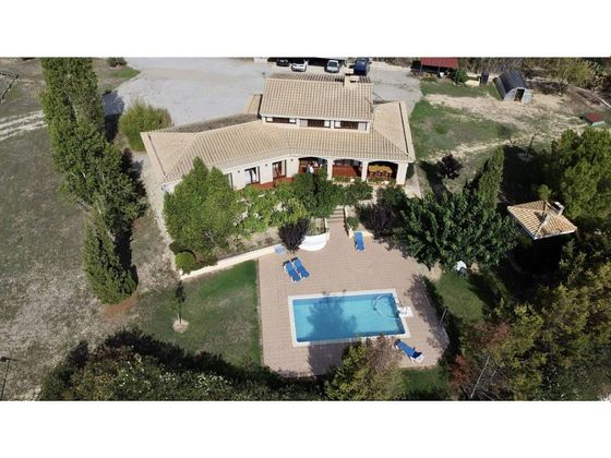 Foto 1 de Casa en venda a calle Del Torrent de Les Solanes de 6 habitacions amb terrassa i piscina