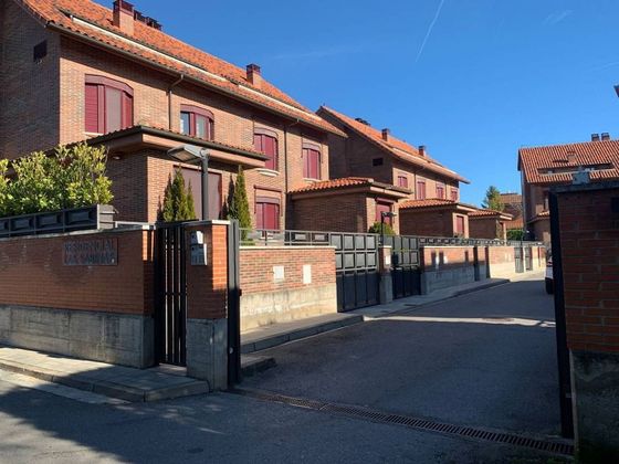 Foto 2 de Casa en venda a avenida De la Rioja de 6 habitacions amb terrassa i piscina