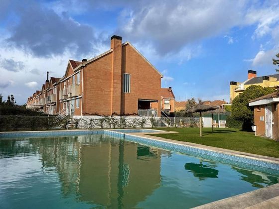 Foto 1 de Casa en venta en avenida De Madrid de 4 habitaciones con terraza y piscina