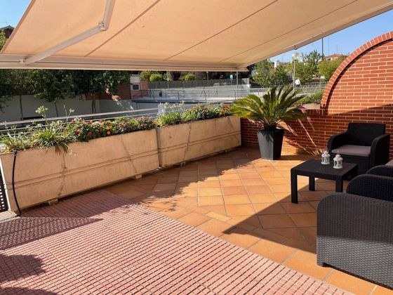 Foto 2 de Casa adosada en venta en avenida De Madrid de 4 habitaciones con terraza y piscina