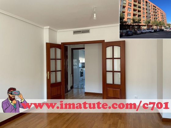 Foto 1 de Pis en venda a calle Baltasar Gracián de 3 habitacions amb garatge i balcó