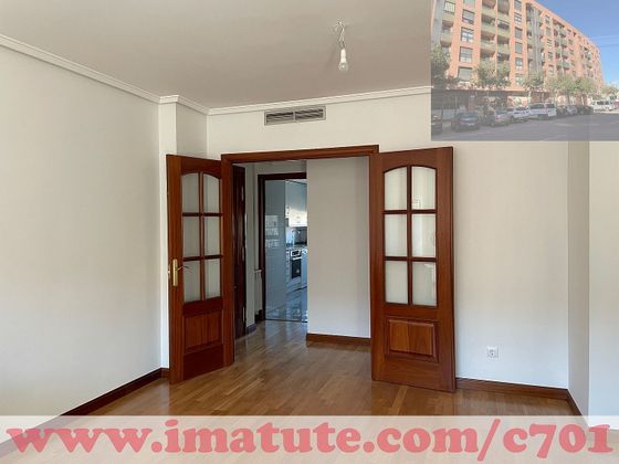 Foto 2 de Pis en venda a calle Baltasar Gracián de 3 habitacions amb garatge i balcó