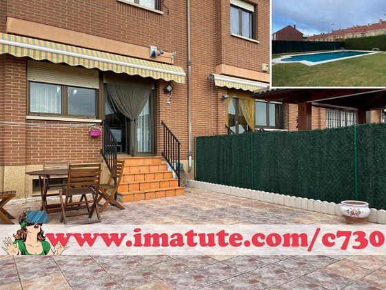 Foto 1 de Casa adossada en venda a calle Orense de 4 habitacions amb terrassa i piscina