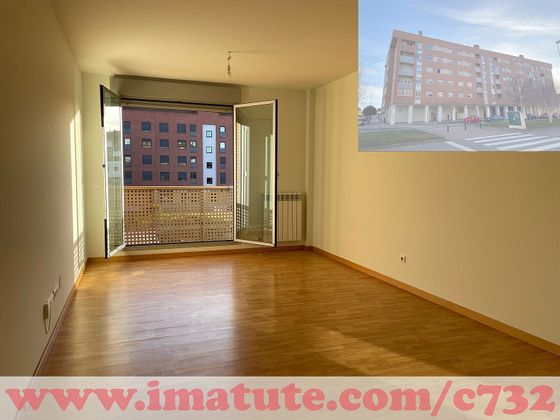 Foto 2 de Venta de piso en calle Fuenmayor de 3 habitaciones con terraza y garaje