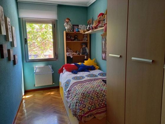 Foto 2 de Pis en venda a Zurguén de 3 habitacions amb terrassa i garatge