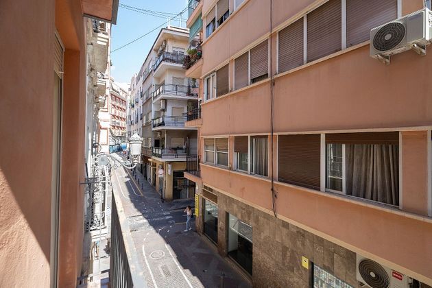 Foto 2 de Pis en lloguer a Centro - Alicante de 2 habitacions amb terrassa i mobles