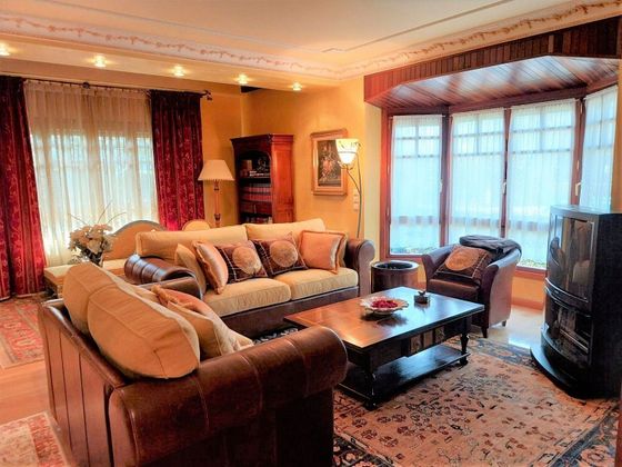 Foto 2 de Casa en venta en Armentia - Ciudad Jardín de 8 habitaciones con garaje y calefacción