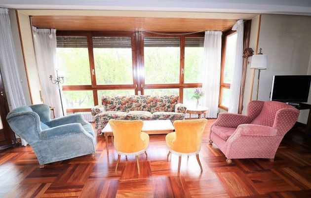 Foto 1 de Piso en venta en Centro - Vitoria-Gasteiz de 6 habitaciones con terraza y garaje