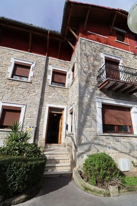 Foto 2 de Casa adossada en venda a Judizmendi - Santa Lucía de 6 habitacions amb jardí i balcó