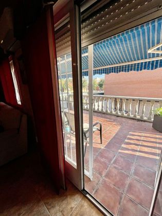 Foto 2 de Venta de casa adosada en Yuncos de 4 habitaciones con terraza y piscina