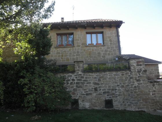 Foto 2 de Casa adossada en venda a Samaniego de 6 habitacions amb terrassa i garatge