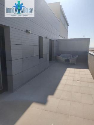 Foto 1 de Àtic en venda a Hermanos Falcó - Sepulcro Bolera de 2 habitacions amb terrassa i piscina
