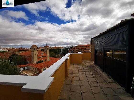 Foto 1 de Ático en venta en San Pablo - Santa Teresa de 2 habitaciones con terraza y piscina