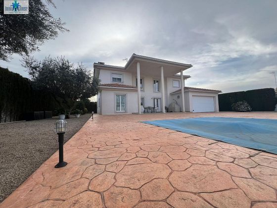 Foto 1 de Chalet en venta en Chinchilla de Monte-Aragón de 3 habitaciones con terraza y piscina