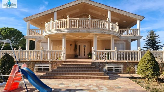 Foto 1 de Casa en venda a Hermanos Falcó - Sepulcro Bolera de 7 habitacions amb terrassa i piscina