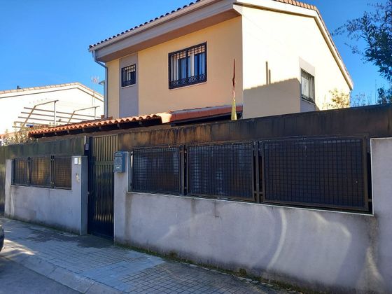 Foto 1 de Casa adossada en venda a Ventas de Retamosa (Las) de 4 habitacions amb terrassa i garatge