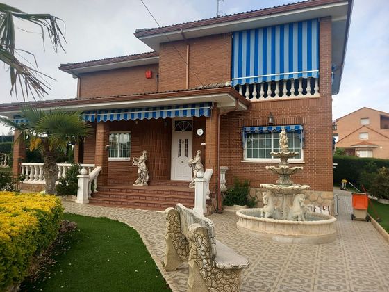 Foto 1 de Chalet en venta en Calypo Fado de 5 habitaciones con terraza y piscina