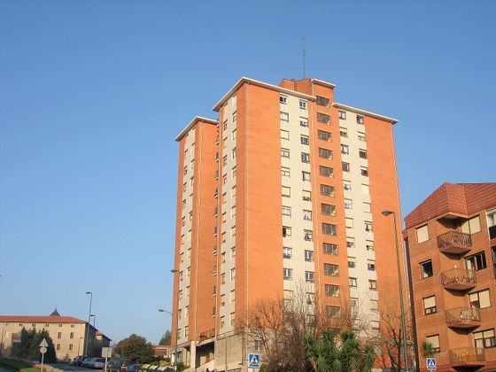 Foto 1 de Pis en venda a Txurdinaga de 3 habitacions amb terrassa i balcó
