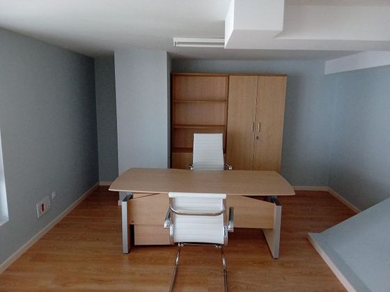Foto 1 de Alquiler de oficina en calle Da Baixa de 90 m²