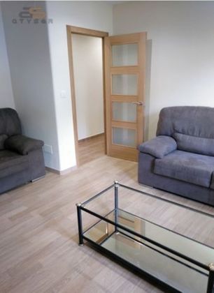 Foto 2 de Piso en alquiler en calle Doutor Xermán Alonso Hortas de 2 habitaciones con terraza y muebles