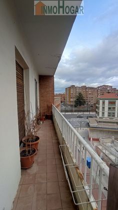Foto 2 de Pis en venda a Centro - Palencia de 5 habitacions amb terrassa i balcó