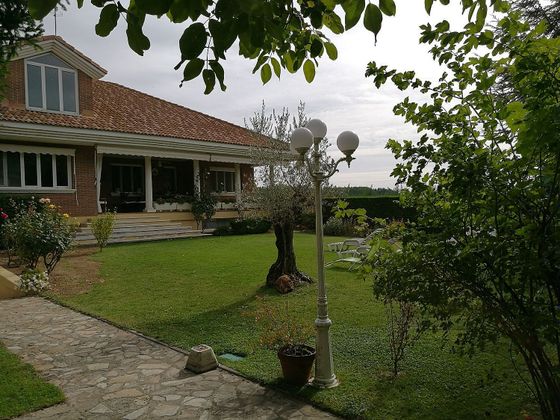 Foto 1 de Xalet en venda a Villamuriel de Cerrato de 4 habitacions amb terrassa i garatge