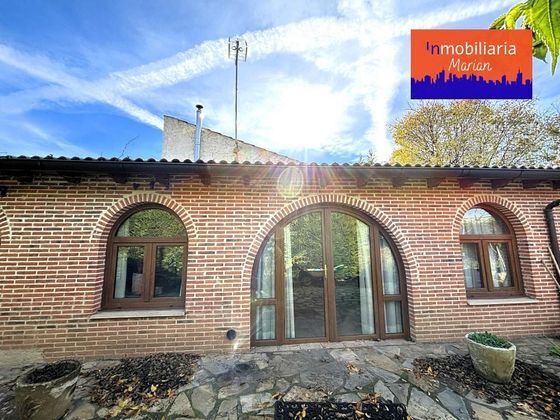 Foto 1 de Xalet en venda a Hoyales de Roa de 2 habitacions amb jardí i calefacció