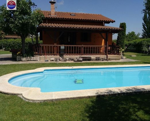 Foto 1 de Casa rural en venda a Marcilla de 3 habitacions amb piscina i jardí