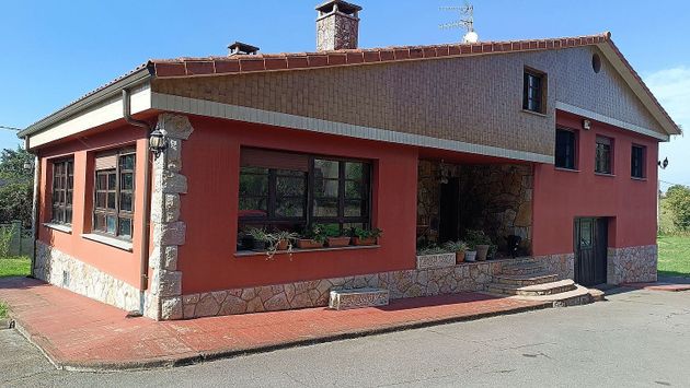 Foto 1 de Chalet en venta en Viella-Granda-Meres de 5 habitaciones con terraza y piscina