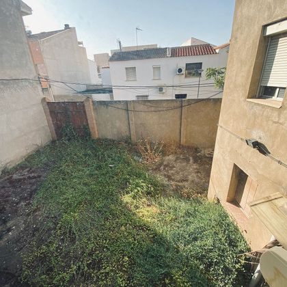 Foto 1 de Venta de chalet en calle La Libertad de 8 habitaciones con garaje y jardín