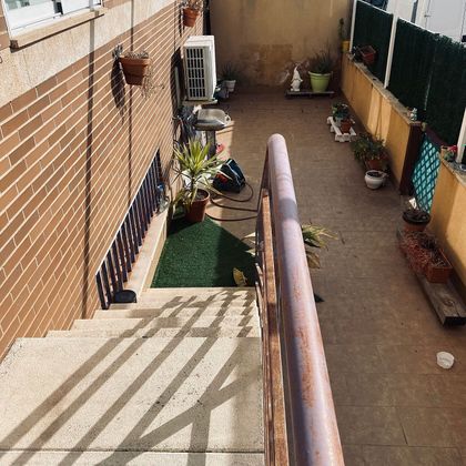 Foto 1 de Dúplex en venda a calle Peralbillo de 4 habitacions amb terrassa i piscina