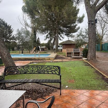 Foto 1 de Venta de chalet en calle Poblachuela de 2 habitaciones con piscina y jardín