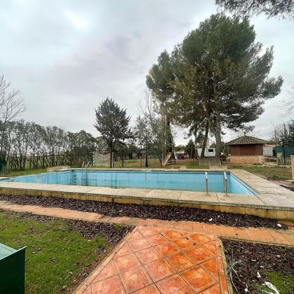 Foto 2 de Venta de chalet en calle Poblachuela de 2 habitaciones con piscina y jardín