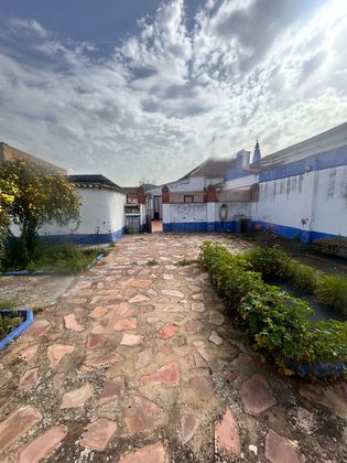 Foto 1 de Casa en venda a calle Cristóbal Colón de 4 habitacions amb garatge i jardí