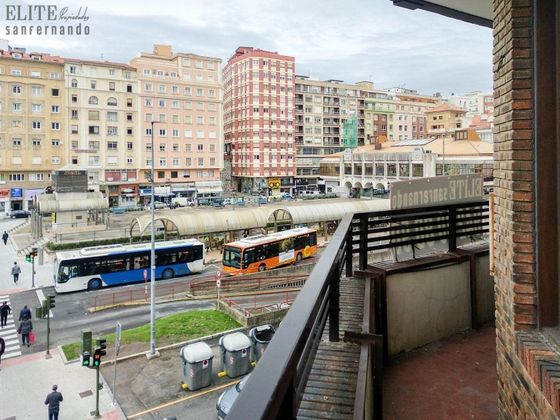 Foto 1 de Oficina en alquiler en Castilla - Hermida con terraza y aire acondicionado