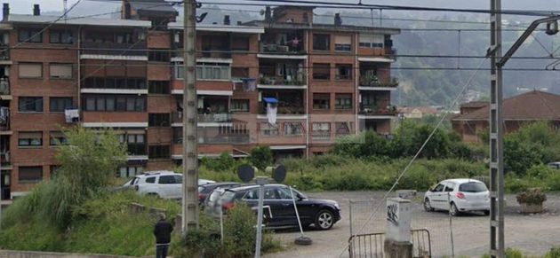 Foto 1 de Venta de terreno en Alonsotegi de 884 m²