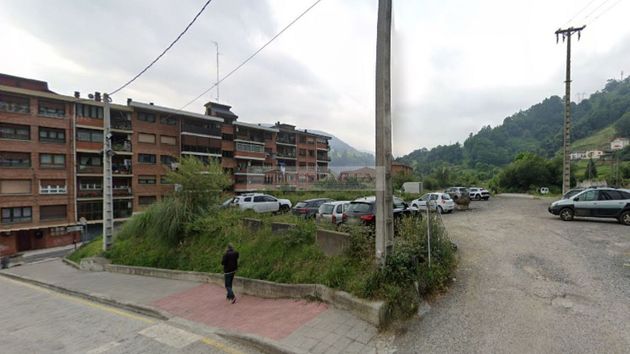 Foto 2 de Venta de terreno en Alonsotegi de 884 m²
